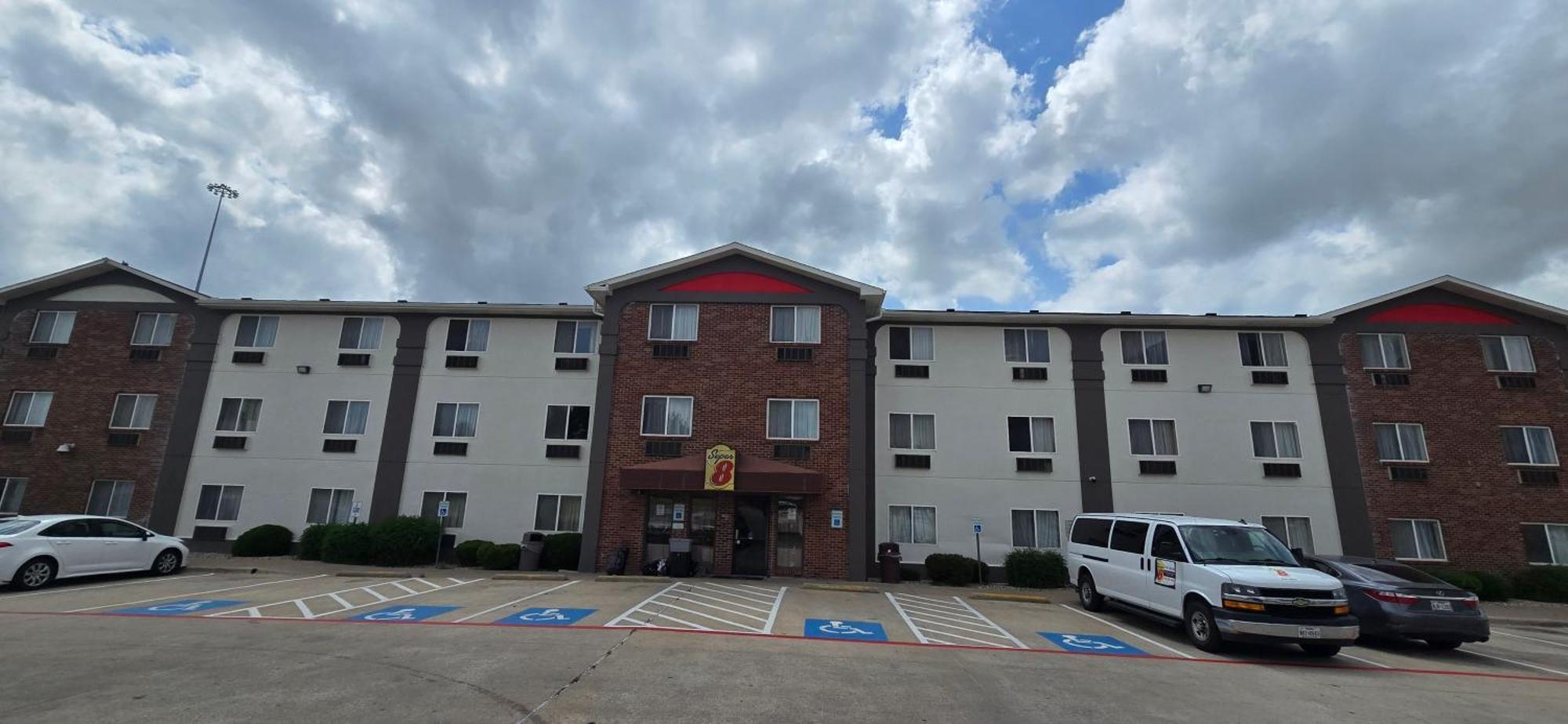 Super 8 By Wyndham Irving Dfw Airport/South Hotel Exterior foto